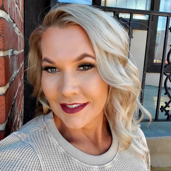 Meet your Posher, Pam - Picture 1 of 1